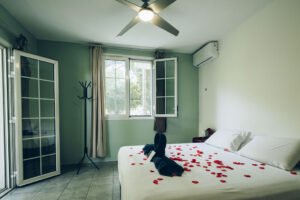 Intérieur d'une chambre moderne et lumineuse