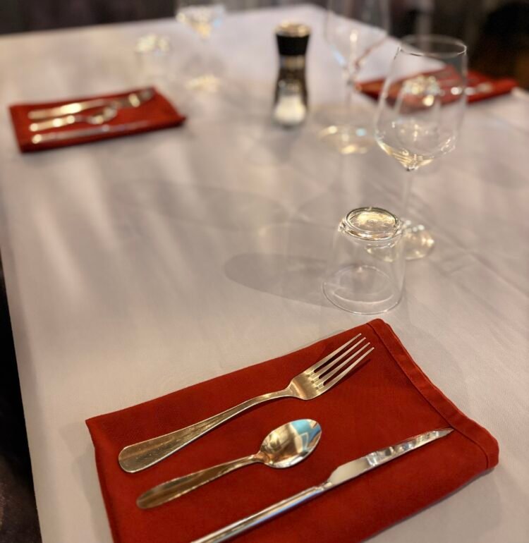 table restaurant et couverts